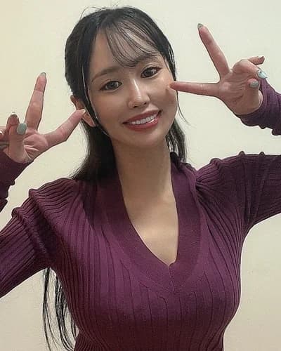 MOMONE profile photo — AV Idols